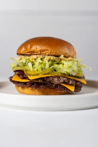 Cosmos Burger Carlsbad Debuts with Flavorful Burgers to Delight Locals and Tourists Alike